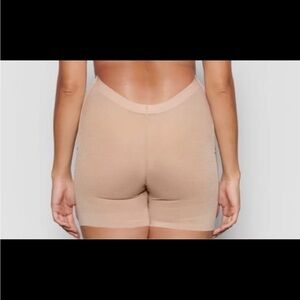 NWOT SHEER SCULPT LOW BACK (Last 1 AVAILABLE)